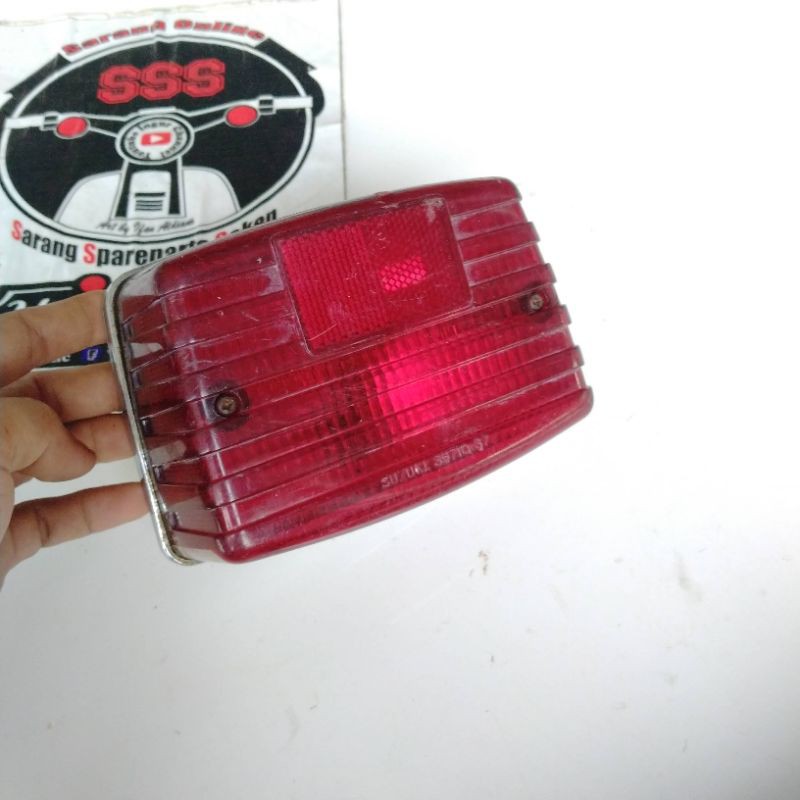 LAMPU STOP SUZUKI TRS 118 TR125 TRZ KATANA LAMPU BELAKANG SUZUKI TRS 118 TR 125 TRZ KATANA ORIGINAL