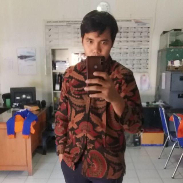 Kemeja Batik Dobby Pria Lengan Panjang Premium Warna Merah Cream Hitam 721033 Cap 72