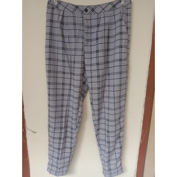 Tartan Grey Pants by Dames Kleren / Sugar Kleren Preloved Oclo Diamore Outfix Myrubylicious Pekgo Ra