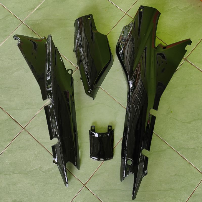 body belakang supra fit lama warna hitam
