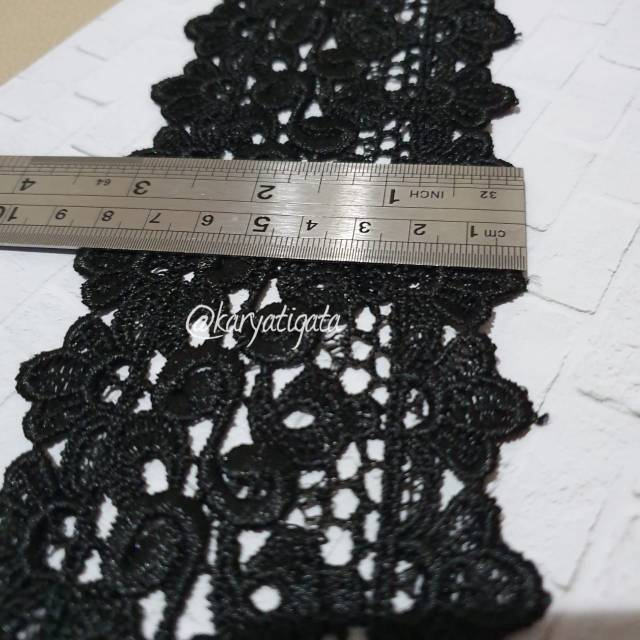 Renda Bordir Giper / Gyper Tengah Motif Keong - Hitam (15 Yard)