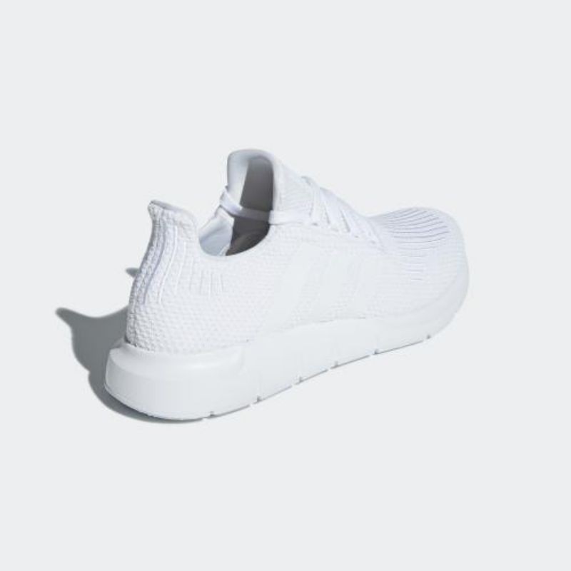 white nike swift run