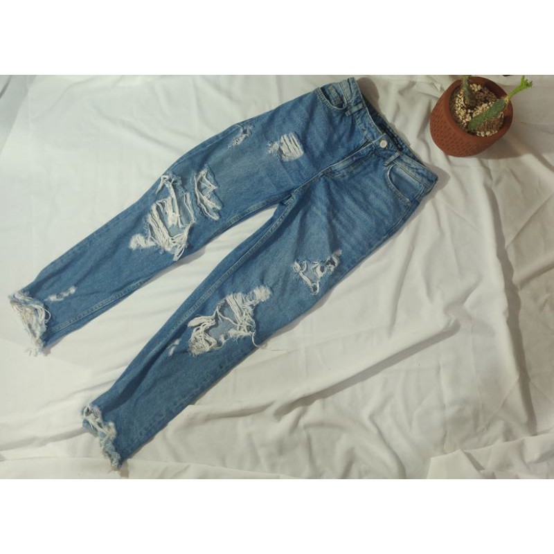 High waist ripped jeans / boyfriend jeans bershka