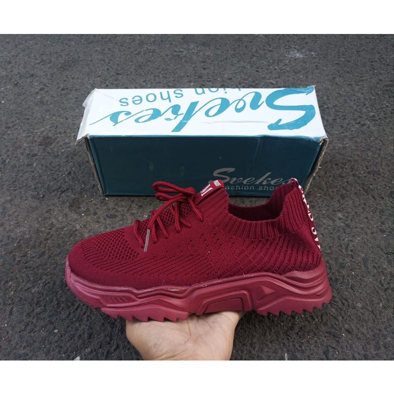 SVEKES TALI SEPATU RAJUT SLIP ON