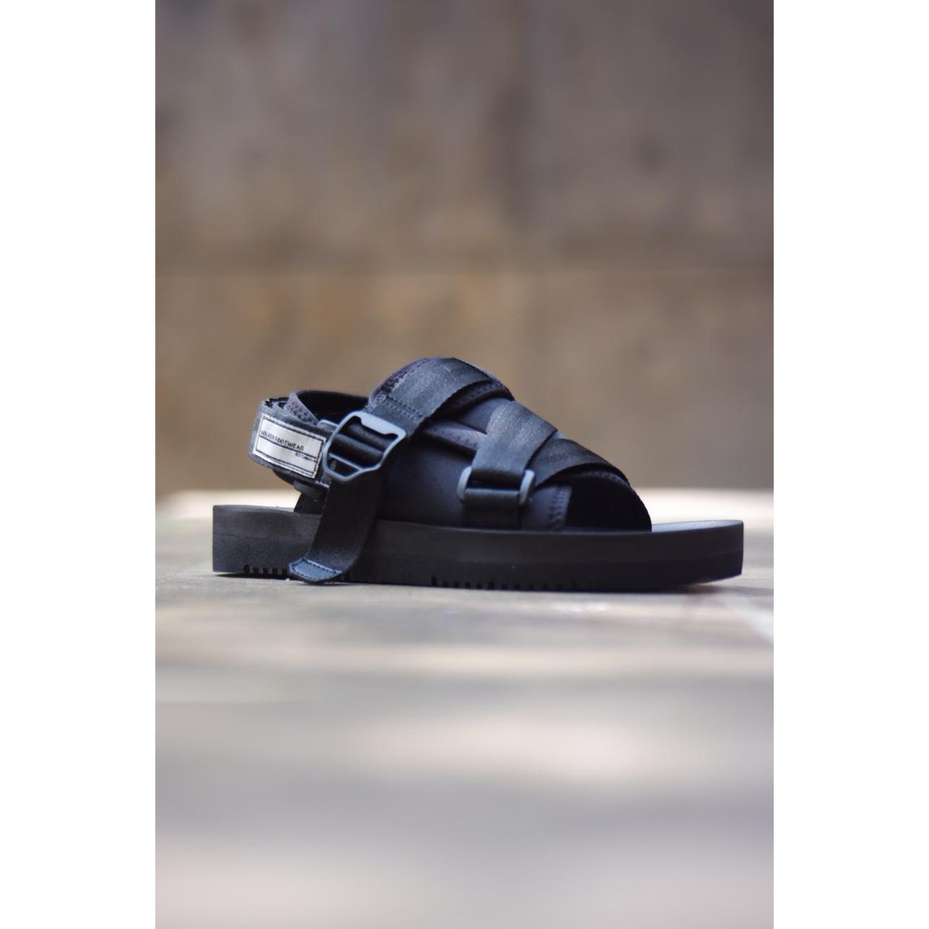 SANDAL KASUAL PRIA WANITA VOLKERFOOTWEAR ARTIKEL MOCK UP FULLBLACK SOLECUTE