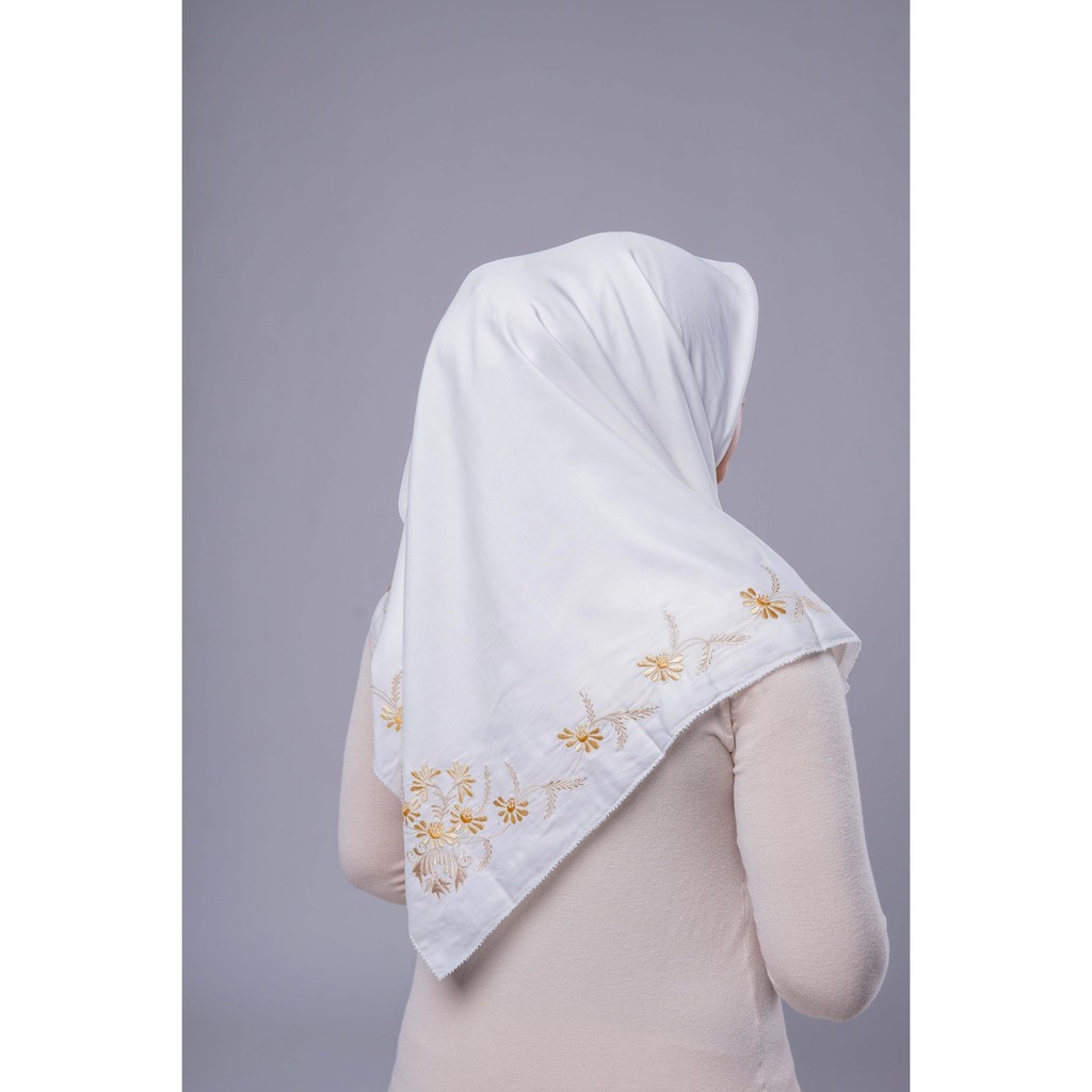 NIRNAYA SCARF WHITE - JEDA X RUMAH AYU