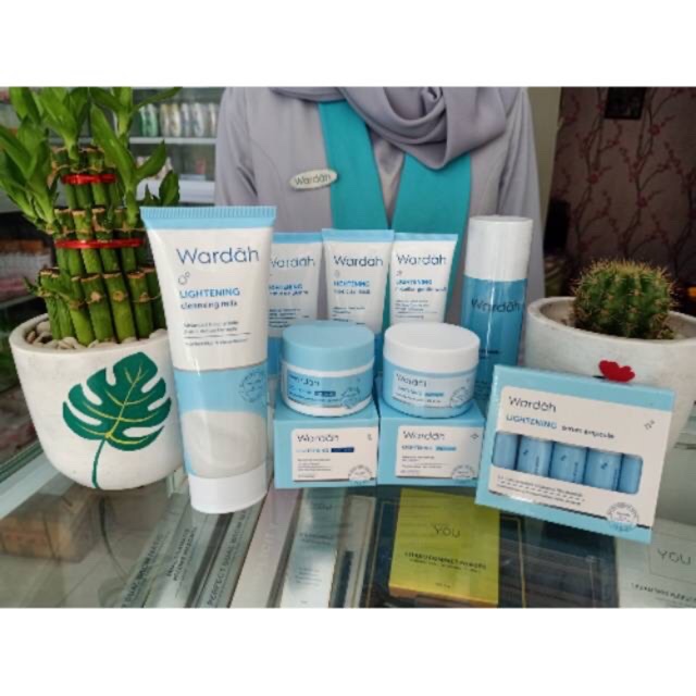 ✿ELYSABETHME✿ 🅆 🄰 🅁 🄳 🄰 🄷 Wardah face wash lightening  series biru gentle pembersih wajah