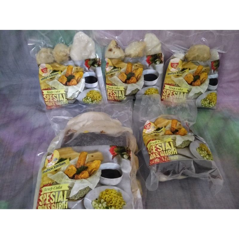 

pempek ikan tengiri (besar isi 4)