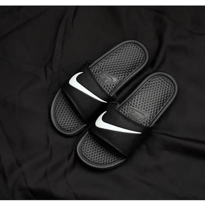 Terbaru termurah sendal sandal slop slide on nike bennasi log hitam putih black white men cowok pria-1