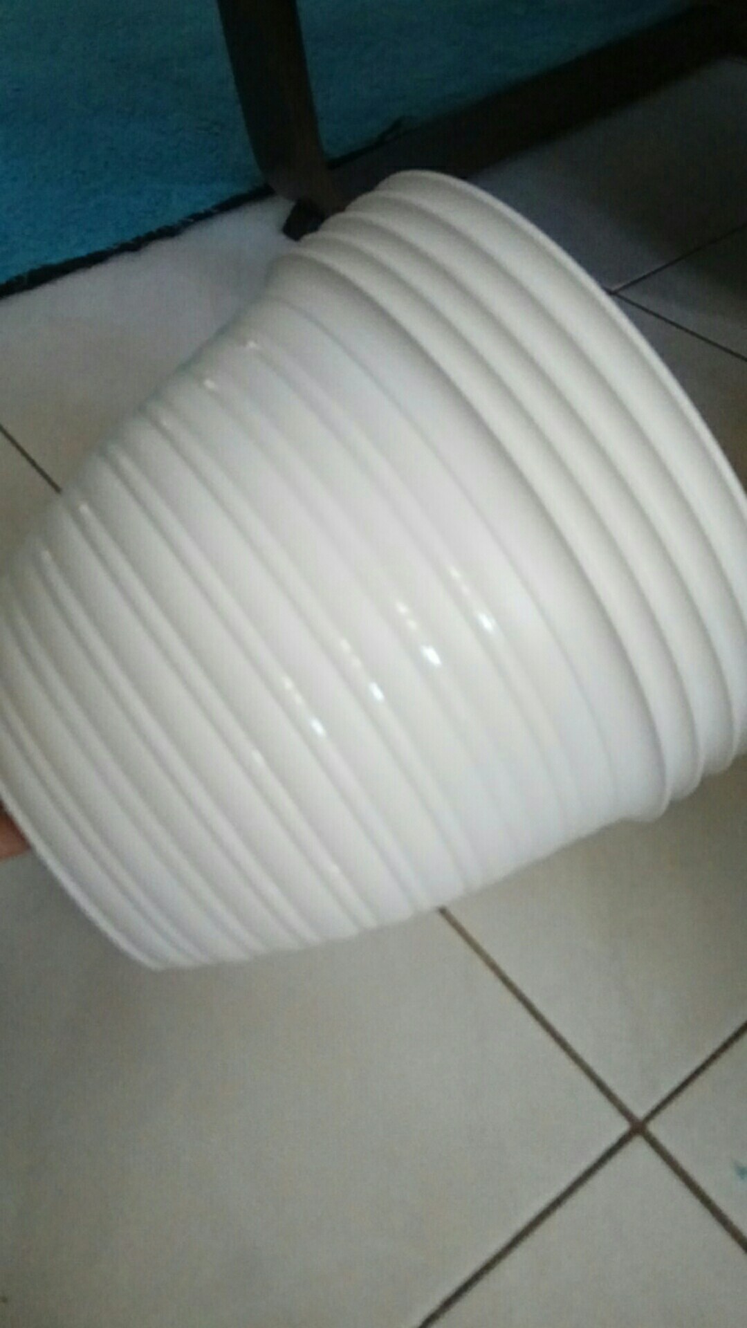 Pot Bunga Tanaman Motif Tawon Putih 24 Cm - Tawon Asli