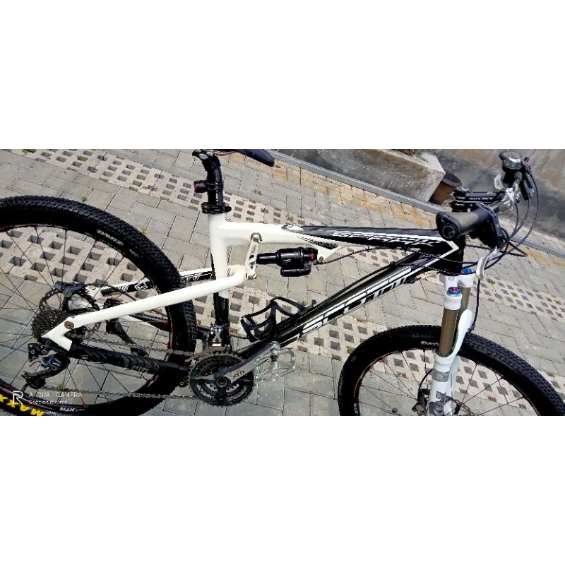 Sepeda MTB full suspension SCOTT SPARK full XTR dirakit di USA