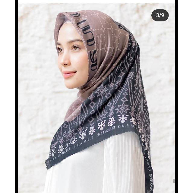 Kanaka Scarf BROMO wearing klamby