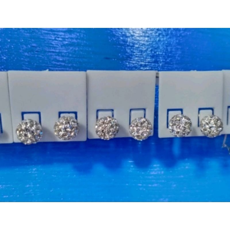 Anting Bola-Bola Besi Putih