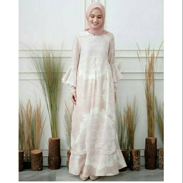 Belle Dress Wearing Klamby