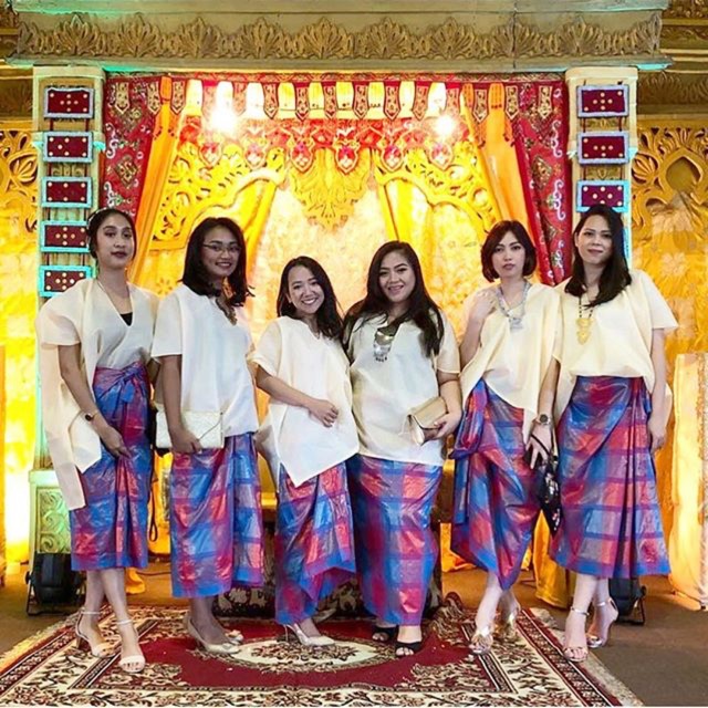 Satu set baju bodo & sarung