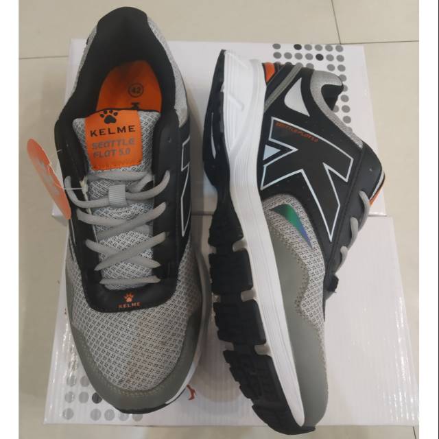 sepatu sport KELME