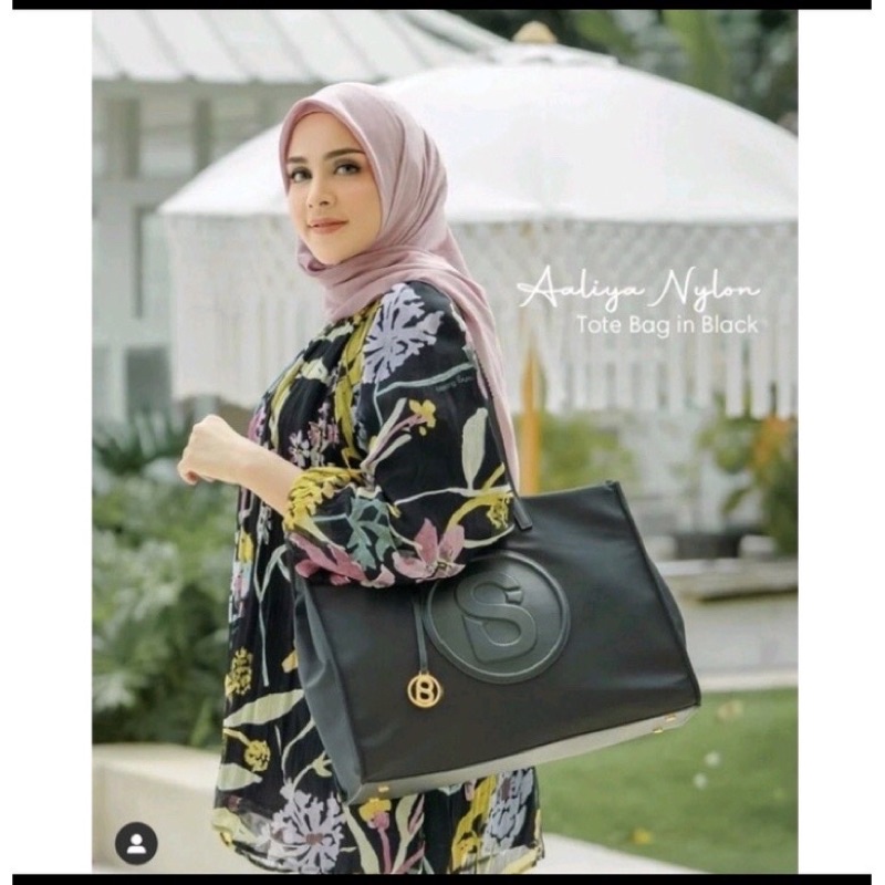 Buttonscarves Aaliya tote bag BLACK