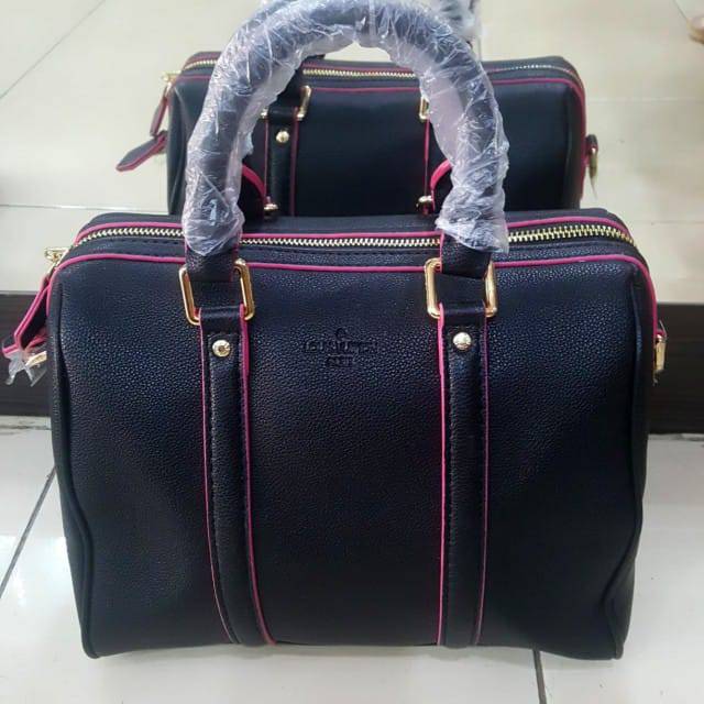 NEW ARRIVAL LOUIS VUITTON PREMIUM / TAS WANITA HITAM BEST SELLER