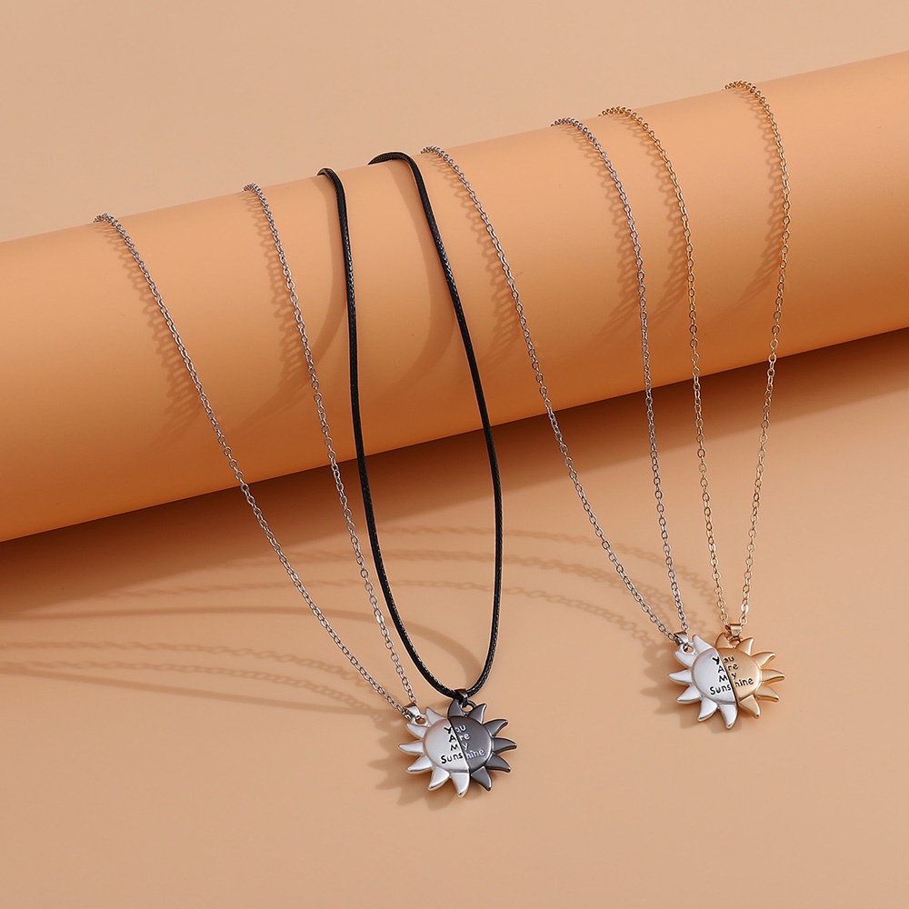 2pcs Kalung Choker Dengan Liontin Matahari Warna Hitam Dan Putih Untuk Pria Dan Wanita