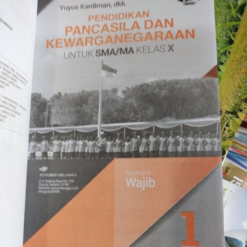 BUKU PENDIDIKAN PANCASILA DAN KEWARGANEGARAAN/PPKN KELAS X/10/1 SMA ERLANGGA REVISI-2