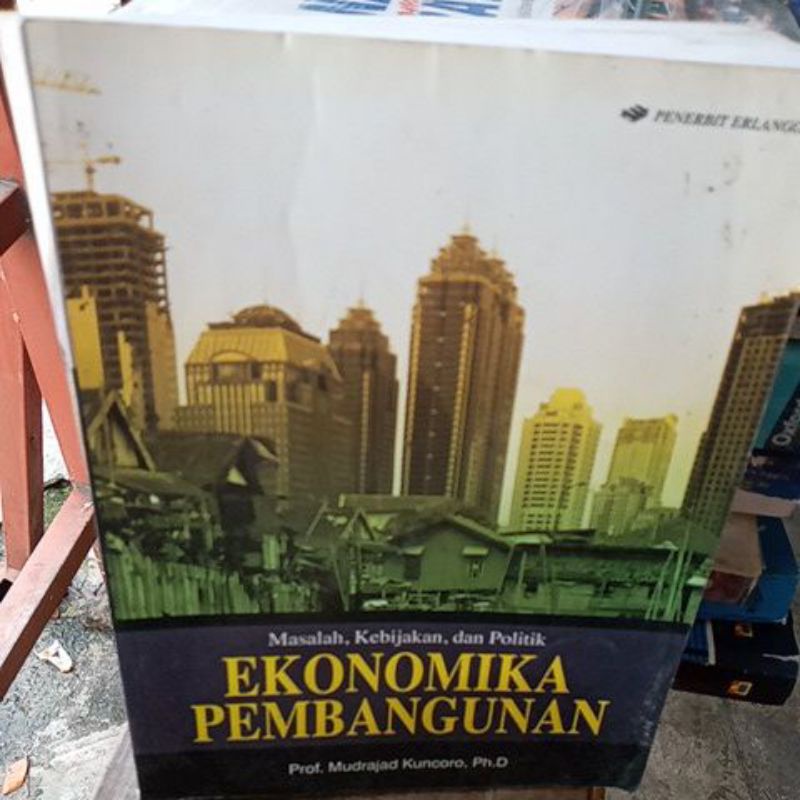 buku ekonomika pembangunan masalah kebijakan dan politik