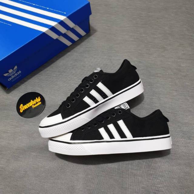 black adidas nizzas