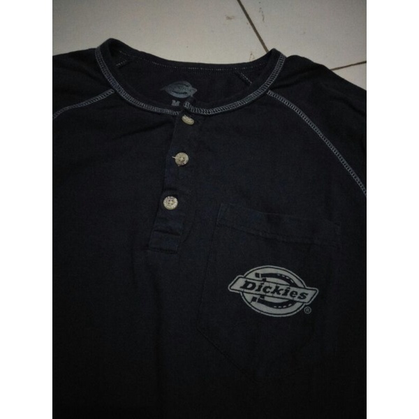Kaos second branded Dickies pocket tee