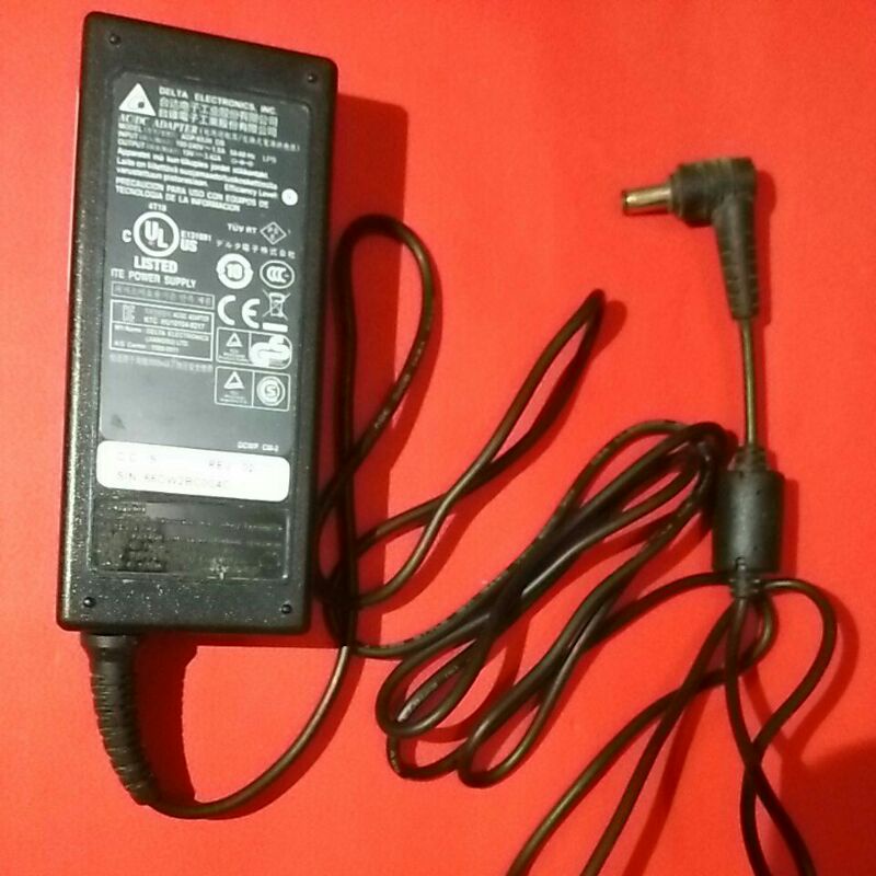 Charger/Adaptor Laptop Delta (bekas)
