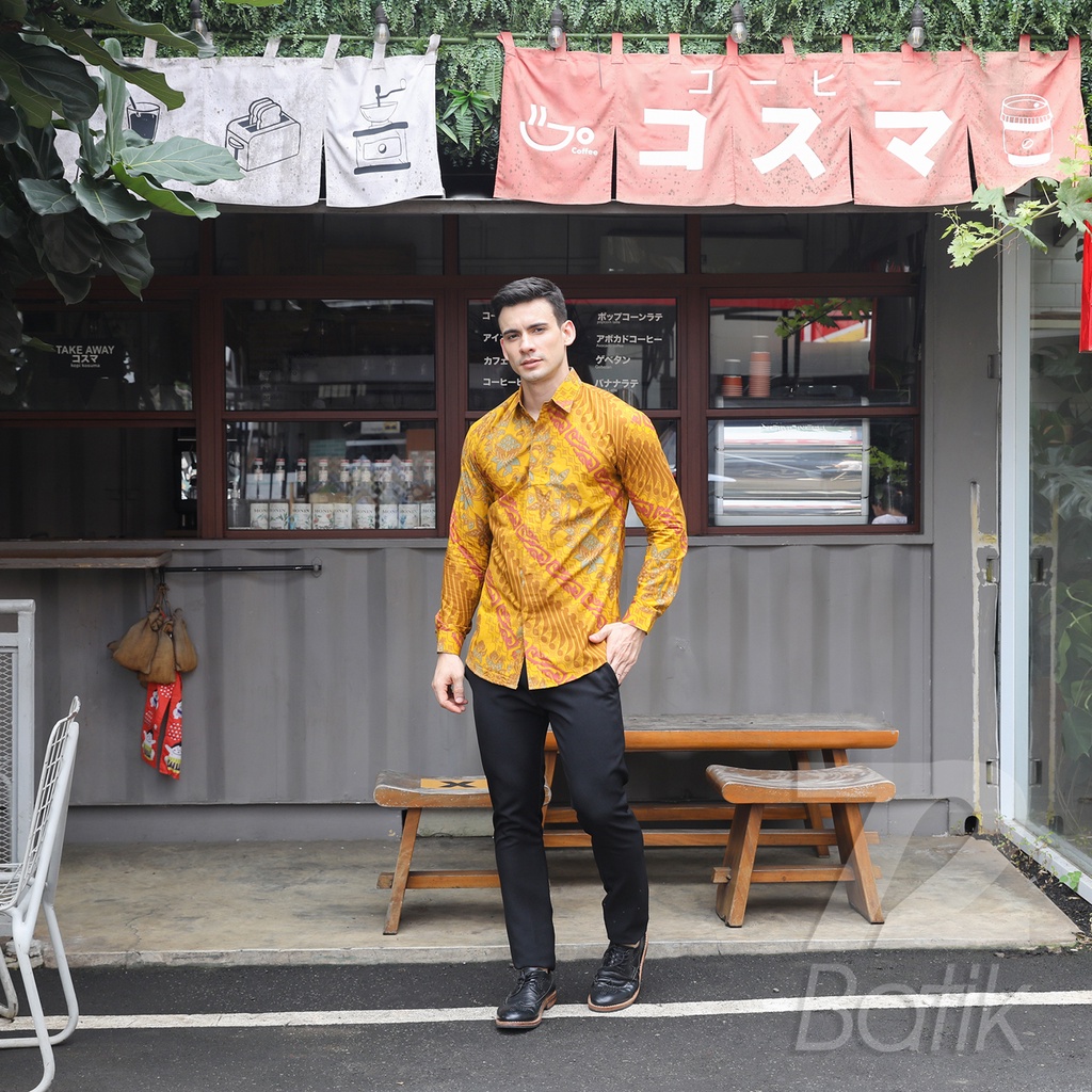 KEMEJA BATIK PRIA Slimfit Lengan Panjang Premium Motif Parang Warna Kuning Orange Slim Fit 729930 Cap 72 - Baju Kemeja Atasan Pakaian Setelan Batik Pria Cowok Laki Laki Remaja Keluarga Kantor Lengan Panjang Modern Slimfit Slim Fit Premium Kekinian