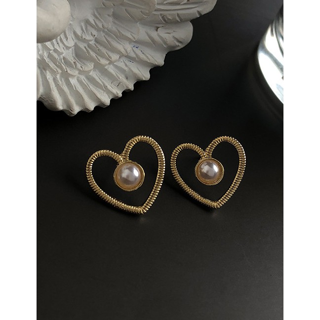 LRC Anting Tusuk Fashion Golden Hollow Love Pearl Alloy K51347