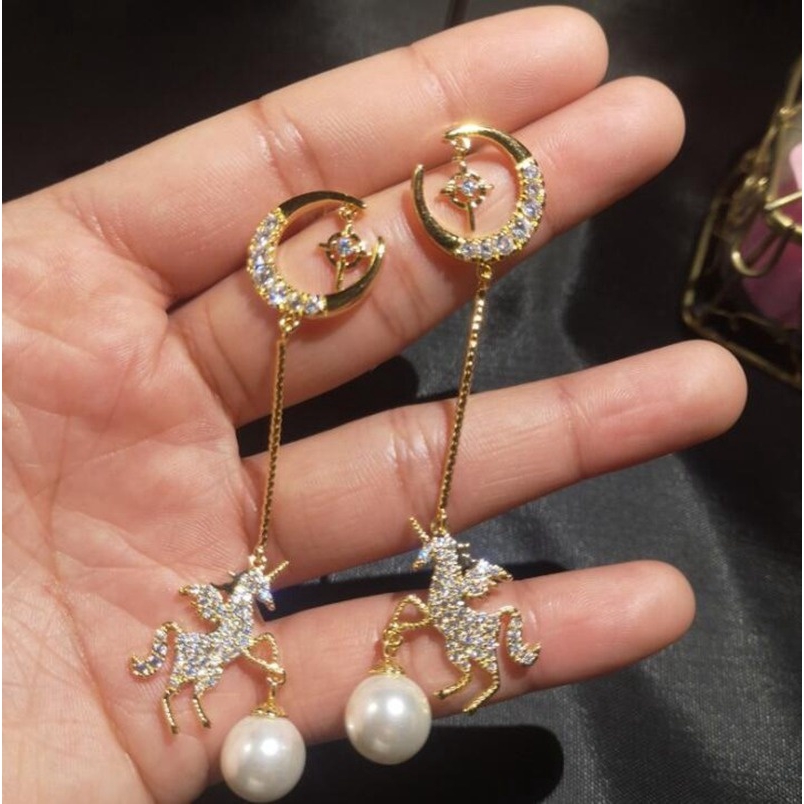 Anting Kait Gantung Panjang Desain Unicorn Hias Batu Permata Mutiara Natural Untuk Wanita