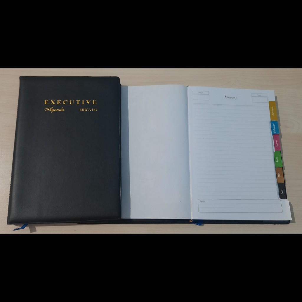 

Buku Agenda Index ERICA 161 TEBAL Executive Agenda (21,5 x 15 cm) Isi 284 Halaman