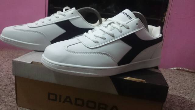 harga diadora gilberto white