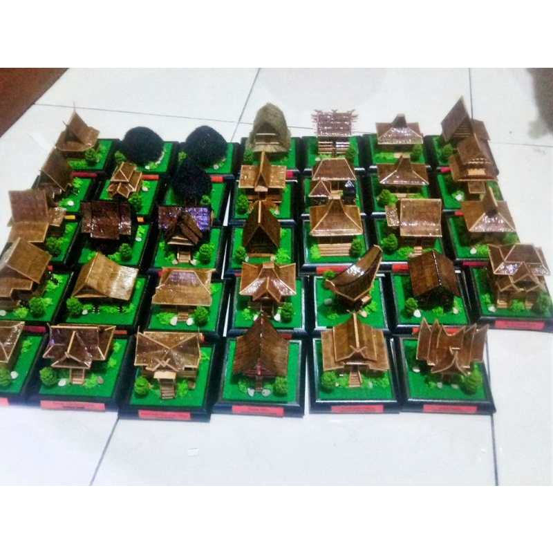 Miniatur Rumah Adat 34 Model Provinsi  Di Indonesia ( 34 pcs )