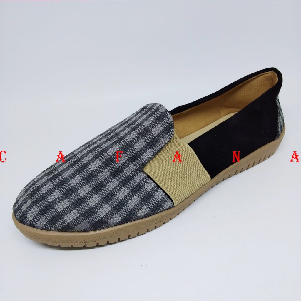 Flat Shoes Wanita Yovina SDB108