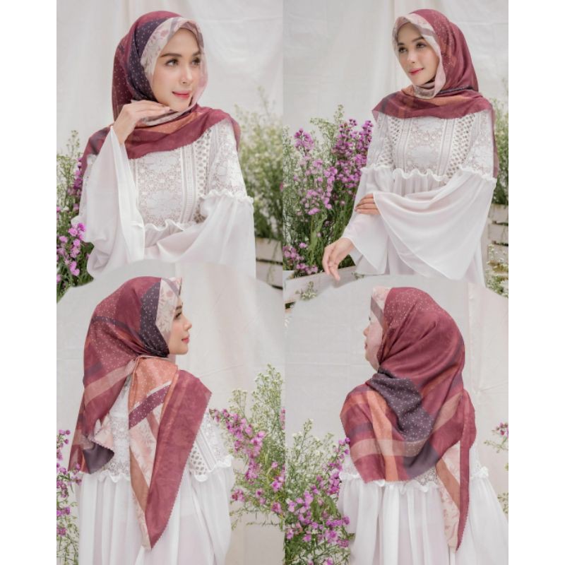 Rachel Scarf color Brickred by Wearing Klamby