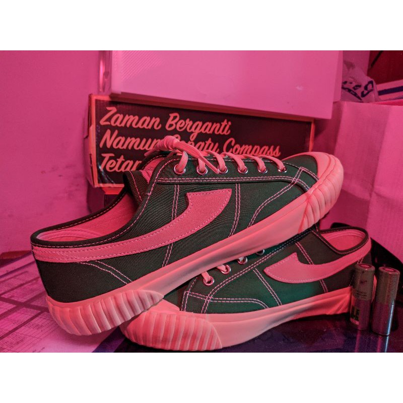 Compass Vintage Low Green