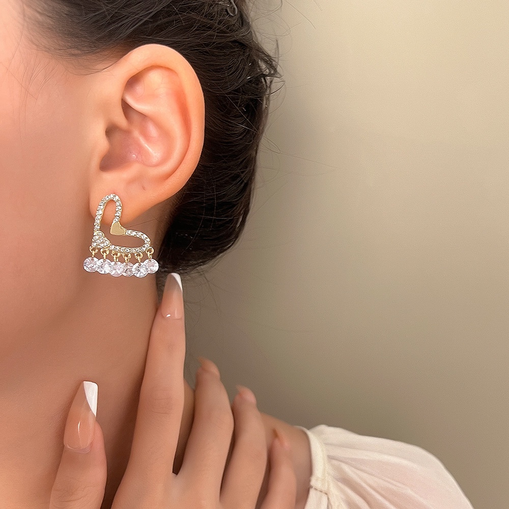 Anting Tusuk Gantung Desain Hati Hollow Hias Zircon + Kristal / Berlian Imitasi Gaya Trendy / Mewah Untuk Wanita