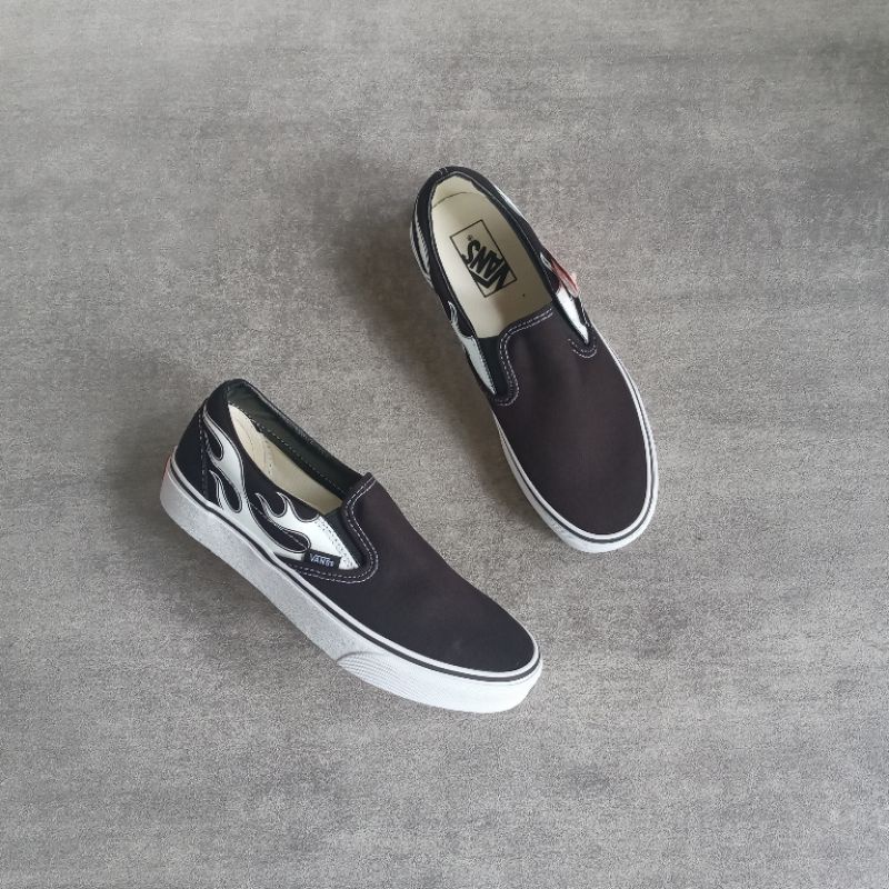 Sepatu Sneakers Vans Classic Slip On Flame - Black/White Original & Resmi