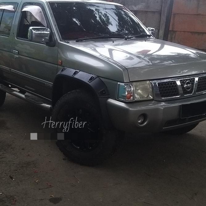 Over Fender Nissan Terrano