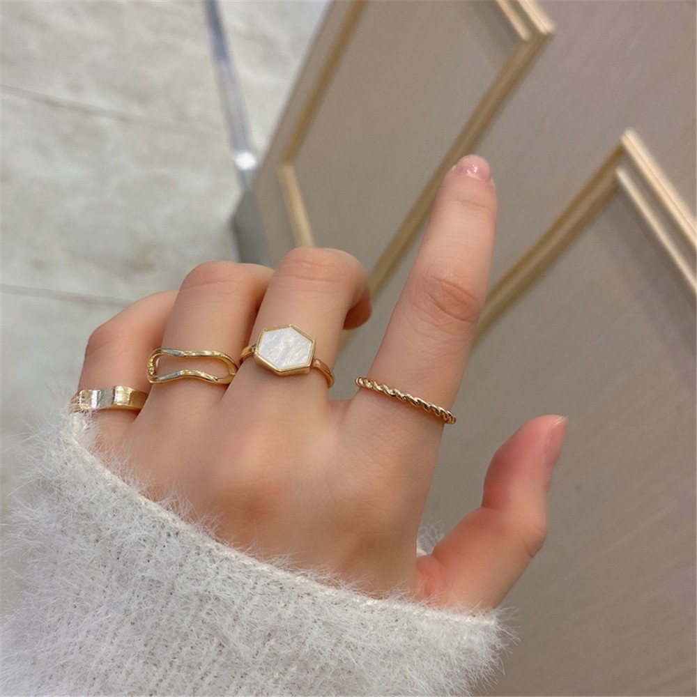 4 pcs Set INS Korea Sederhana Cincin Emas Empat potong untuk Wanita