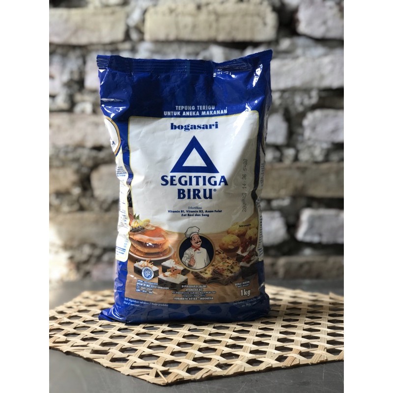 TEPUNG TERIGU 1kg  / SEGITIGA BIRU