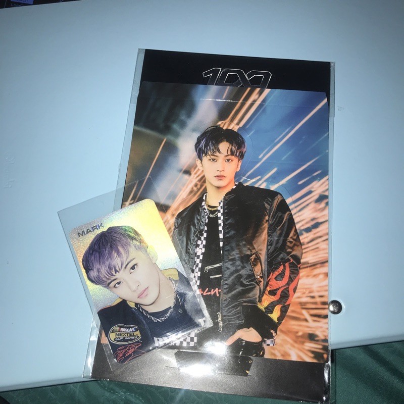 Mark SuperM PC holo + standee