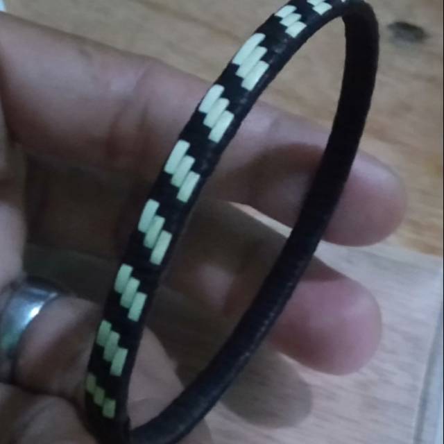 Gelang Tangan Suku Dayak Asli