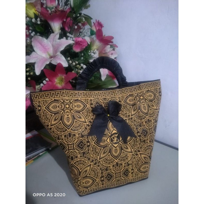 

Tas hajatan kibir untuk kotak nasi 22x22