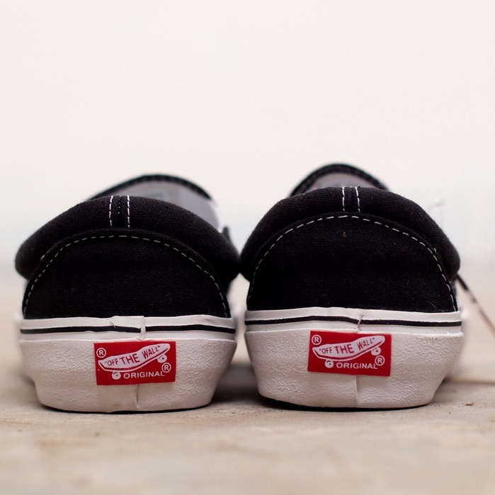 BARU SLIPON BLACK WHITE CLASIK UNISEX LIMITED EDITION