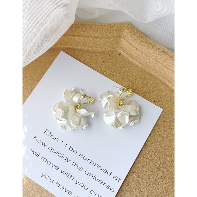 LRC Anting Tusuk Fashion Irregular Love Stereo Petal Earrings D98817