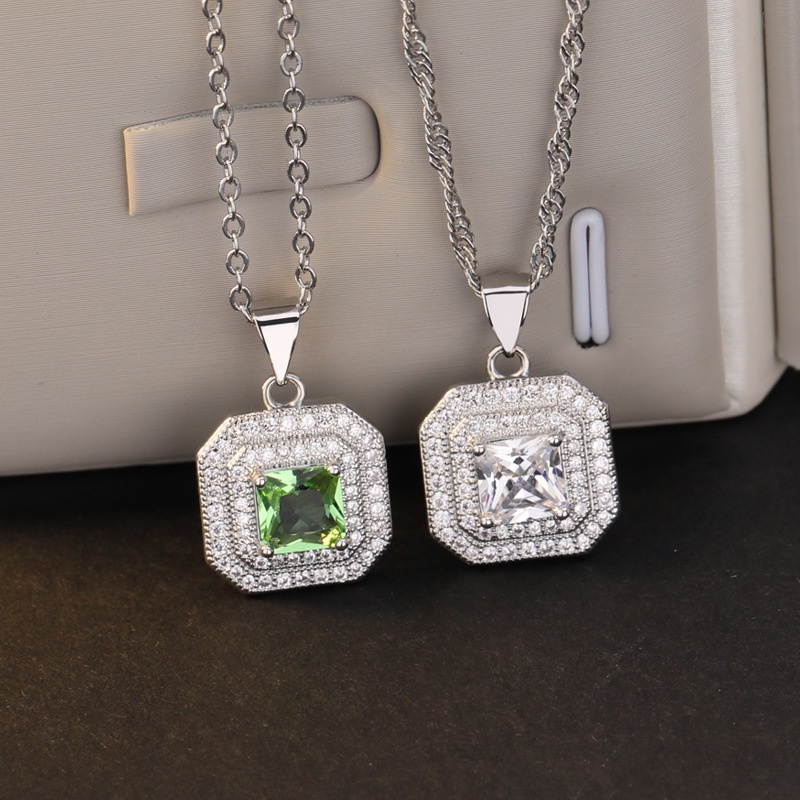 [Ready Stock]Fashion Inlaid Diamond Square Pendant Silver Necklace