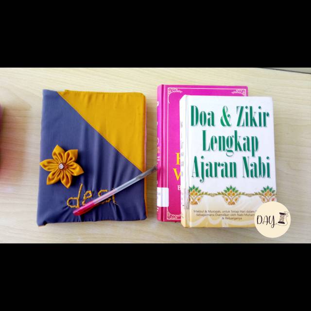 

Cover binder. Sarung motif dan bordir nama