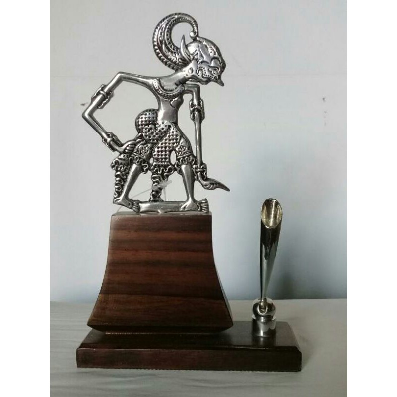 

pen holder wayang